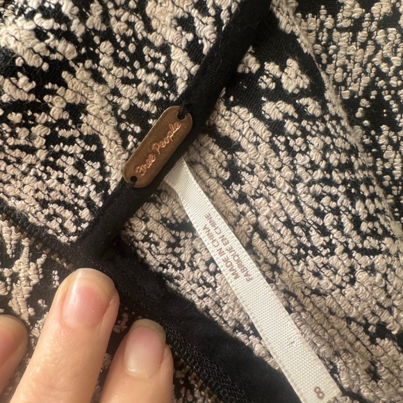 FREE PEOPLE Snake Print Mini Skirt - Size 8 🐍✨ - Picture 2 of 4